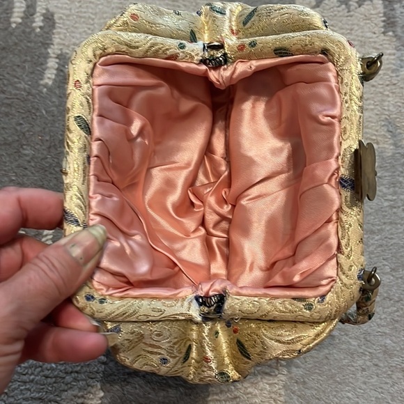 Vintage, small purse with gold, multi design, pattern, and silk inside - Picture 10 of 15